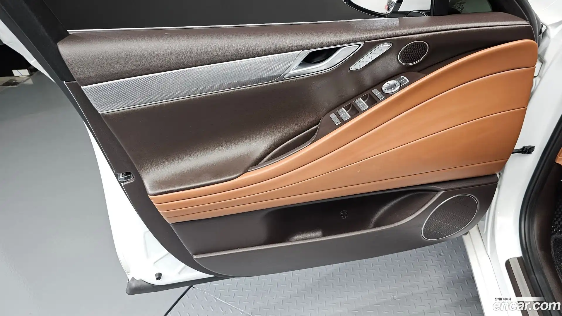 G80 Genesis 2021.11-INNER-034