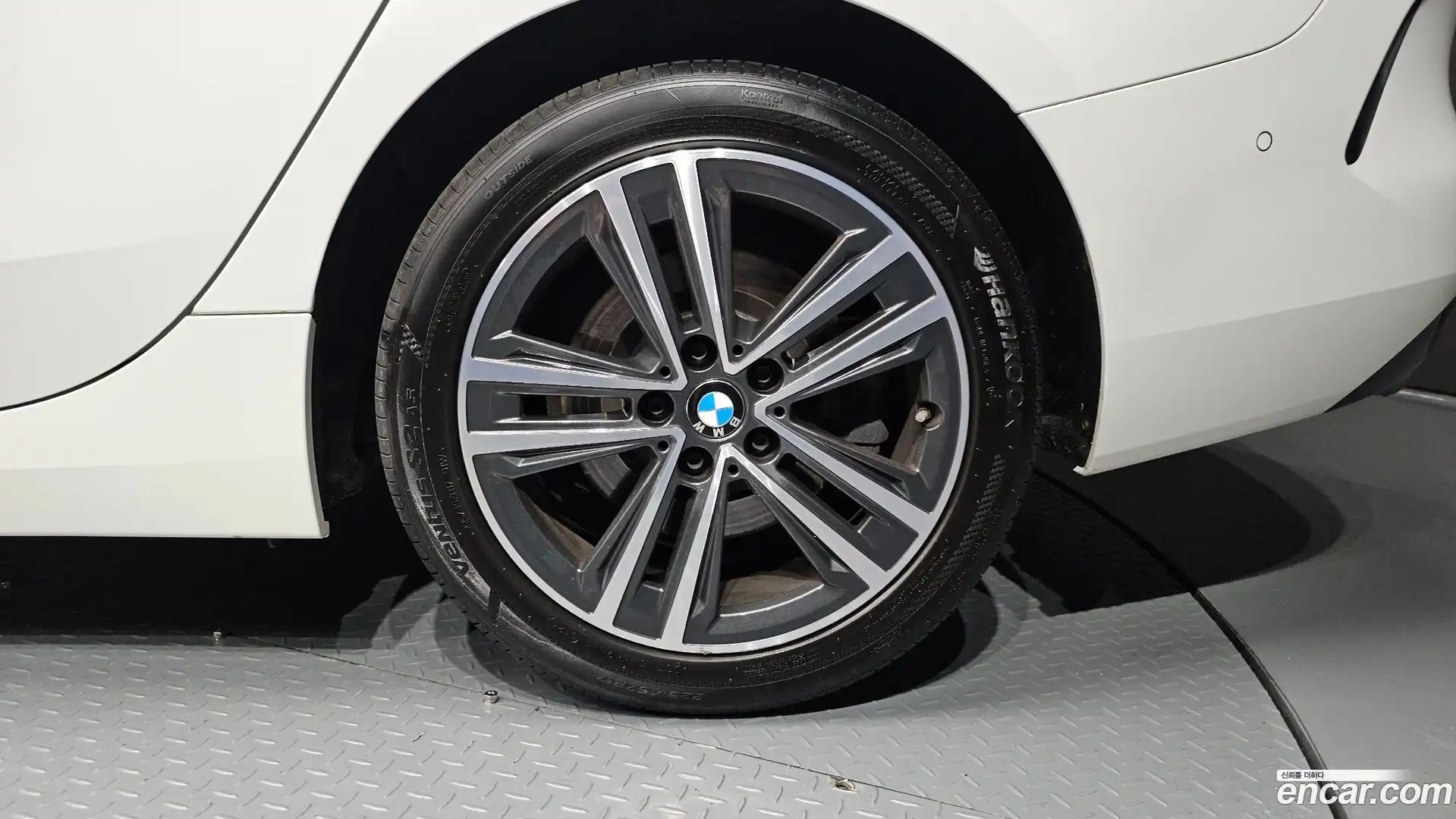 2-Series BMW 2023.0-OUTER-031