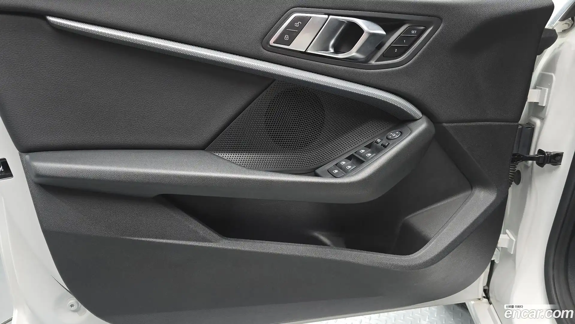 2-Series BMW 2023.0-INNER-034