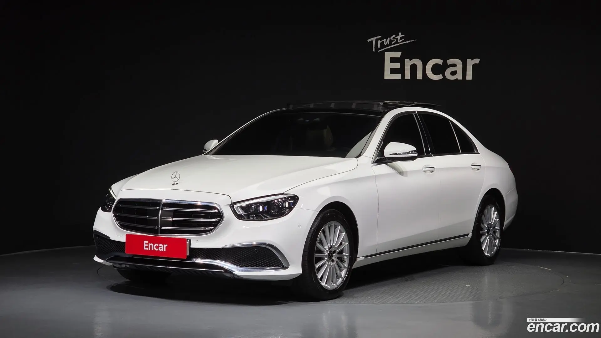 Main__Slider__Photo:E-Class Mercedes-Benz 2021.3-0