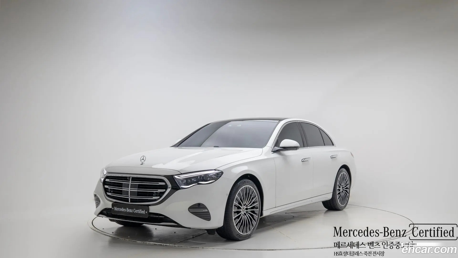 Main__Slider__Photo:E-Class Mercedes-Benz 2025.7-0