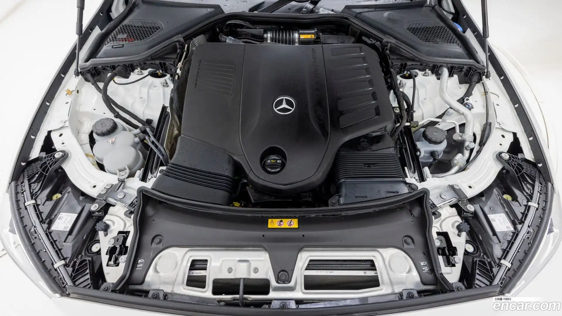 E-Class Mercedes-Benz 2025.7-OUTER-006
