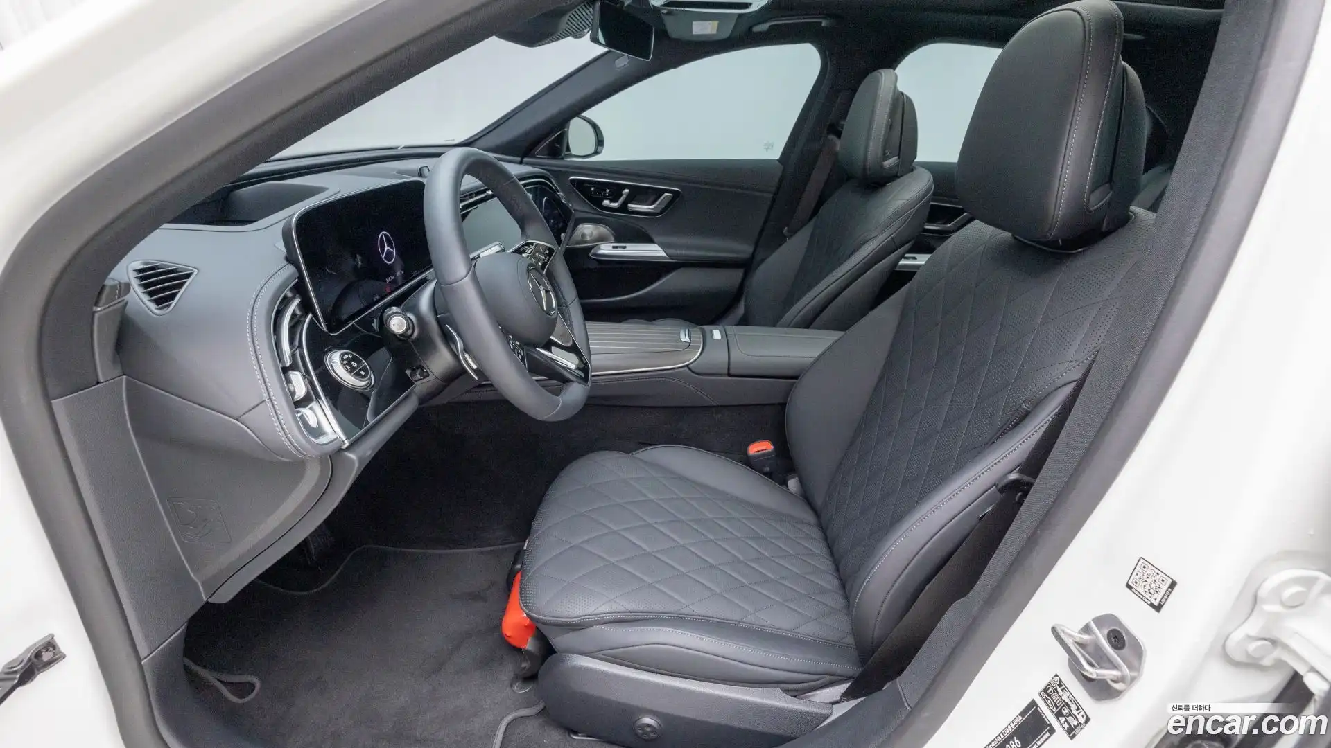 E-Class Mercedes-Benz 2025.7-INNER-010