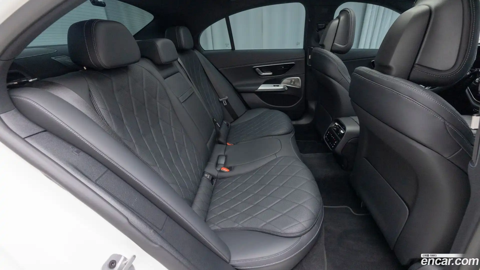 E-Class Mercedes-Benz 2025.7-OPTION-015