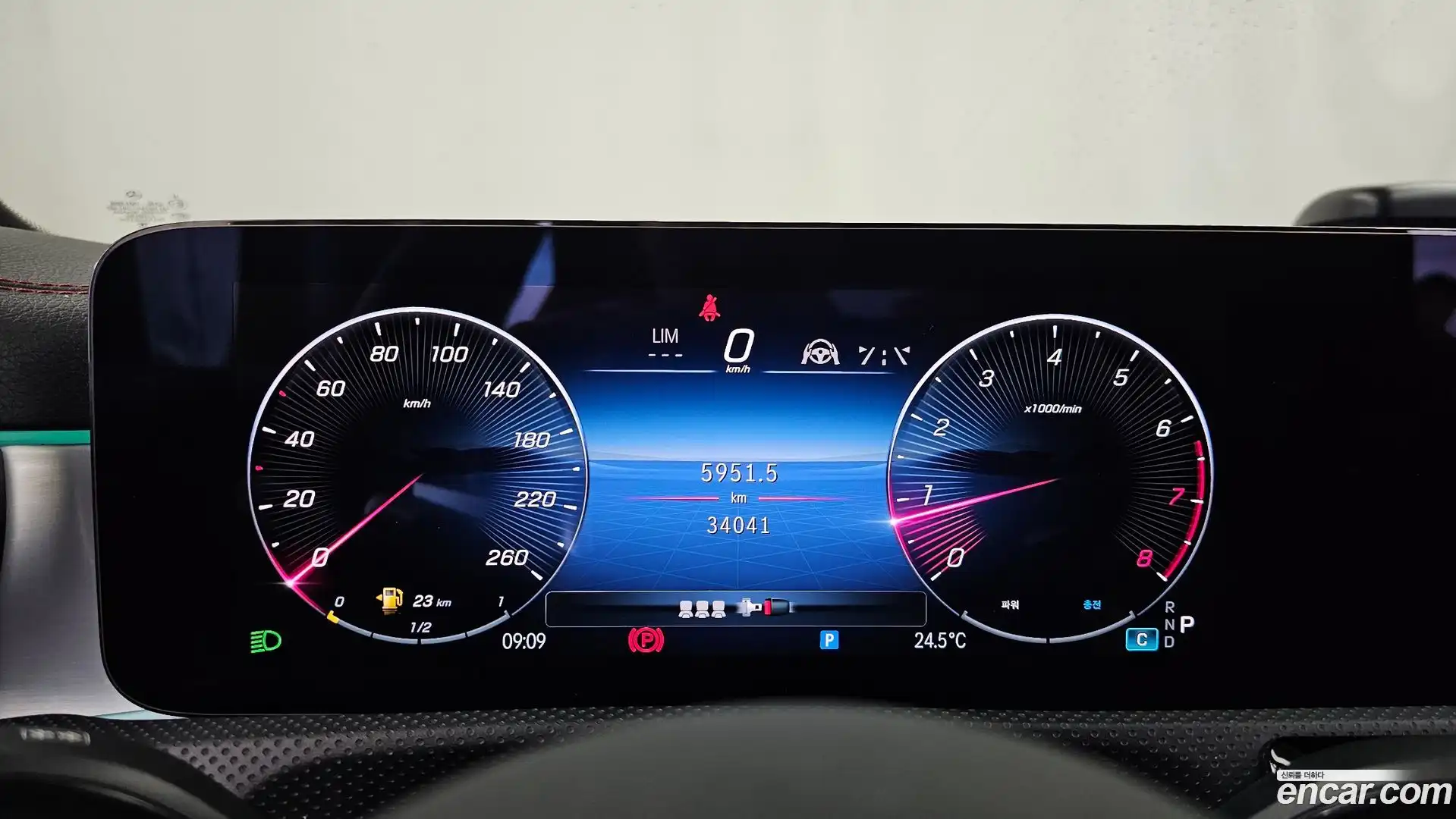 CLA-Class Mercedes-Benz 2024.1-INNER-008