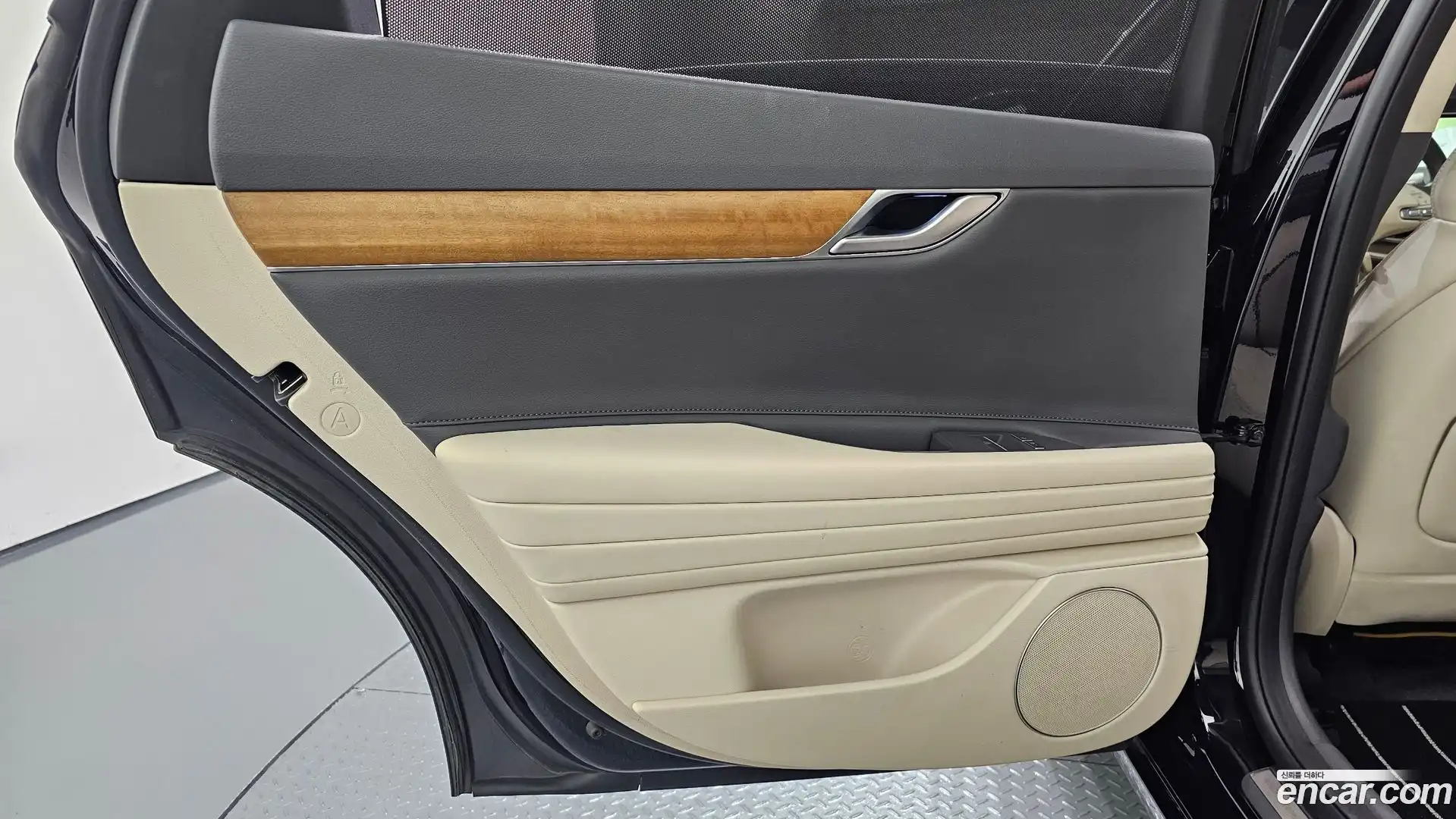 G80 Genesis 2022.11-INNER-035