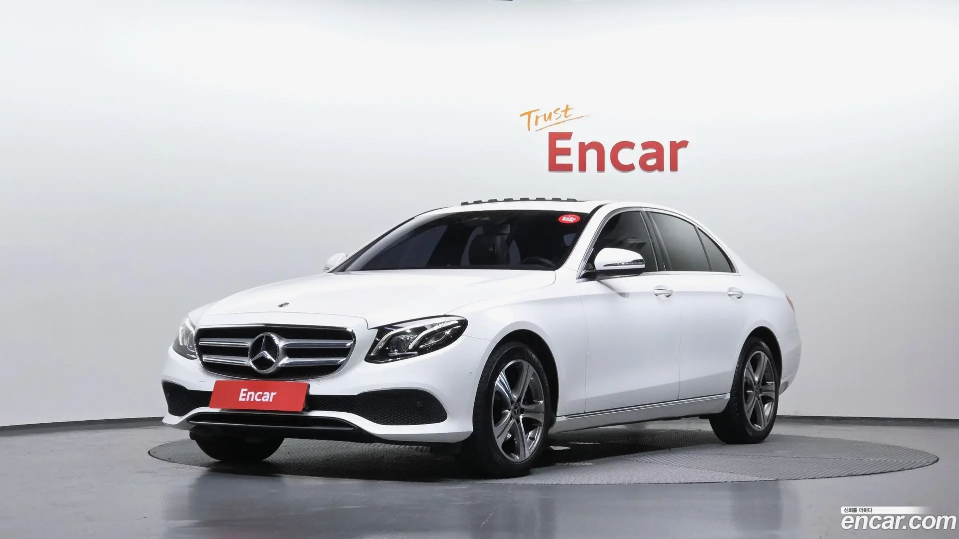 Main__Slider__Photo:E-Class Mercedes-Benz 2019.0-0