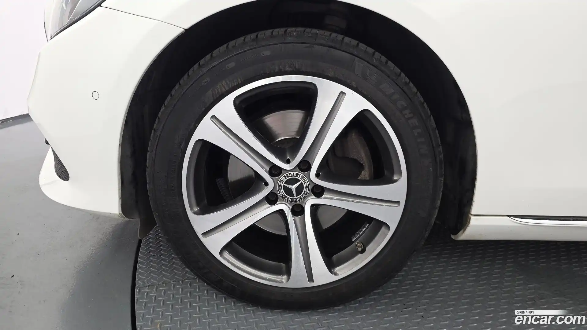 E-Class Mercedes-Benz 2019.0-OUTER-005