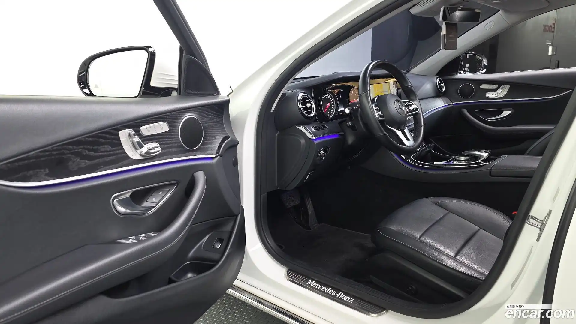 E-Class Mercedes-Benz 2019.0-INNER-010