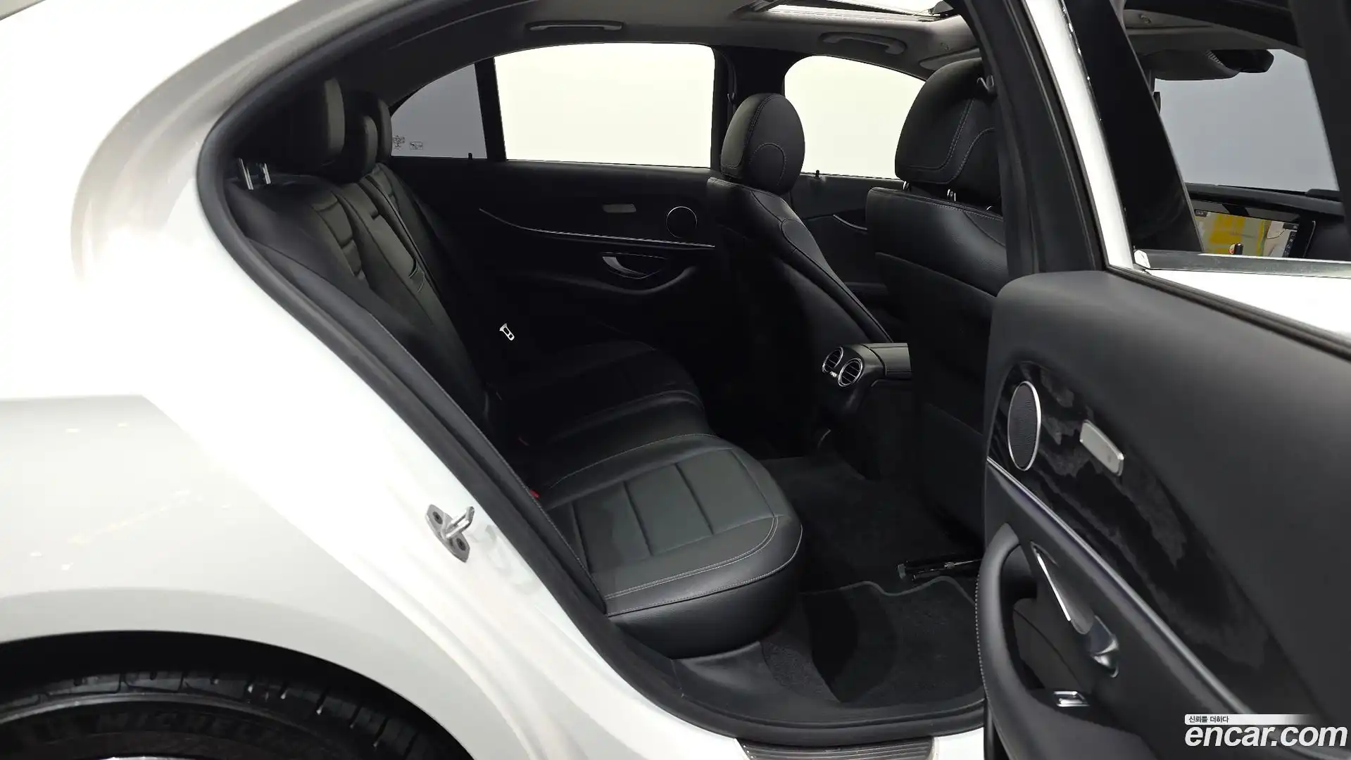 E-Class Mercedes-Benz 2019.0-OPTION-016