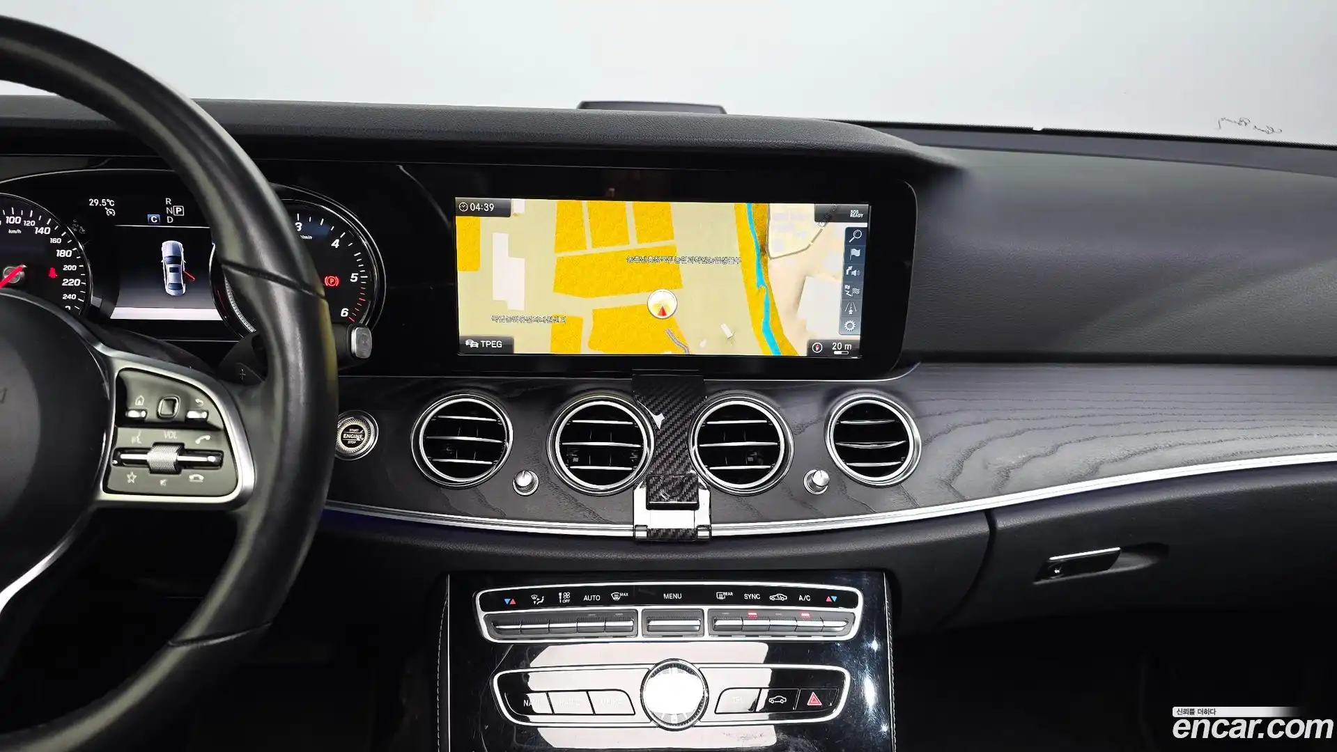 E-Class Mercedes-Benz 2019.0-OPTION-019