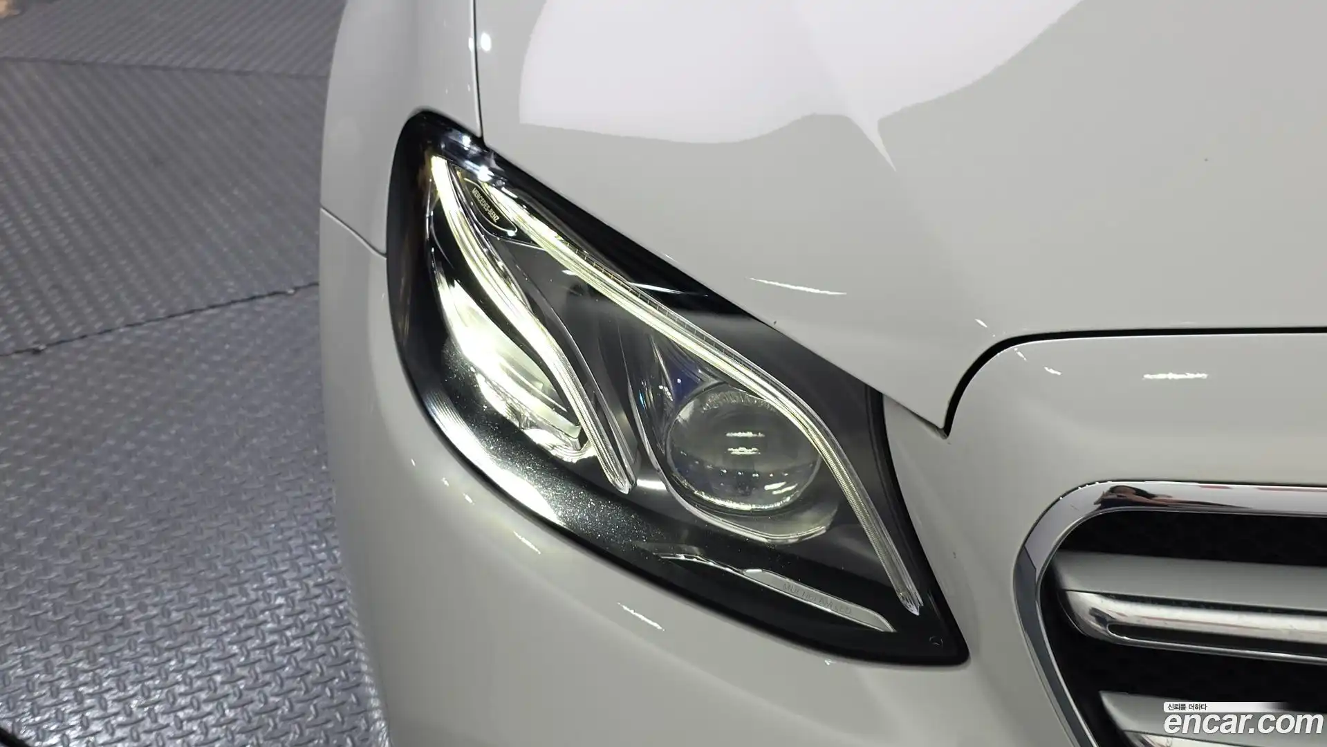 E-Class Mercedes-Benz 2019.0-OUTER-032
