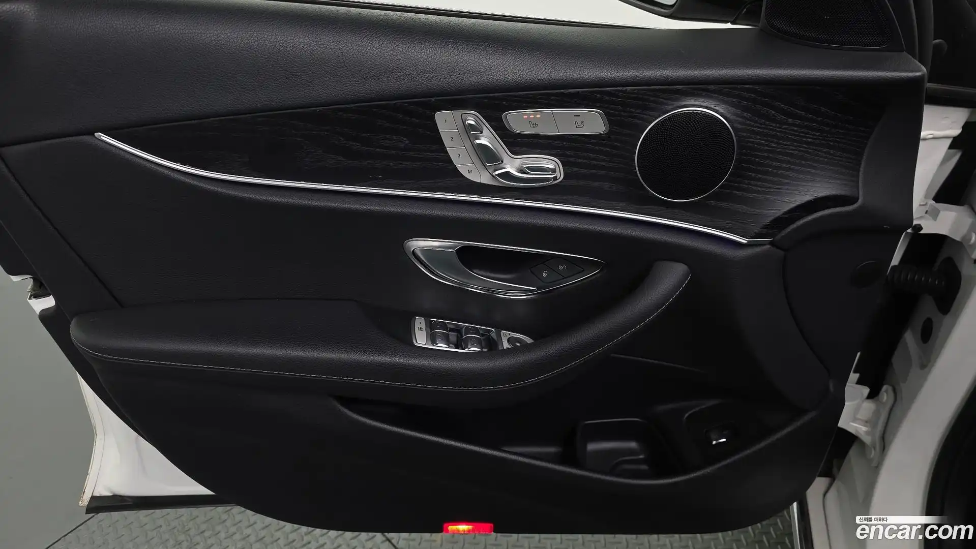E-Class Mercedes-Benz 2019.0-INNER-034