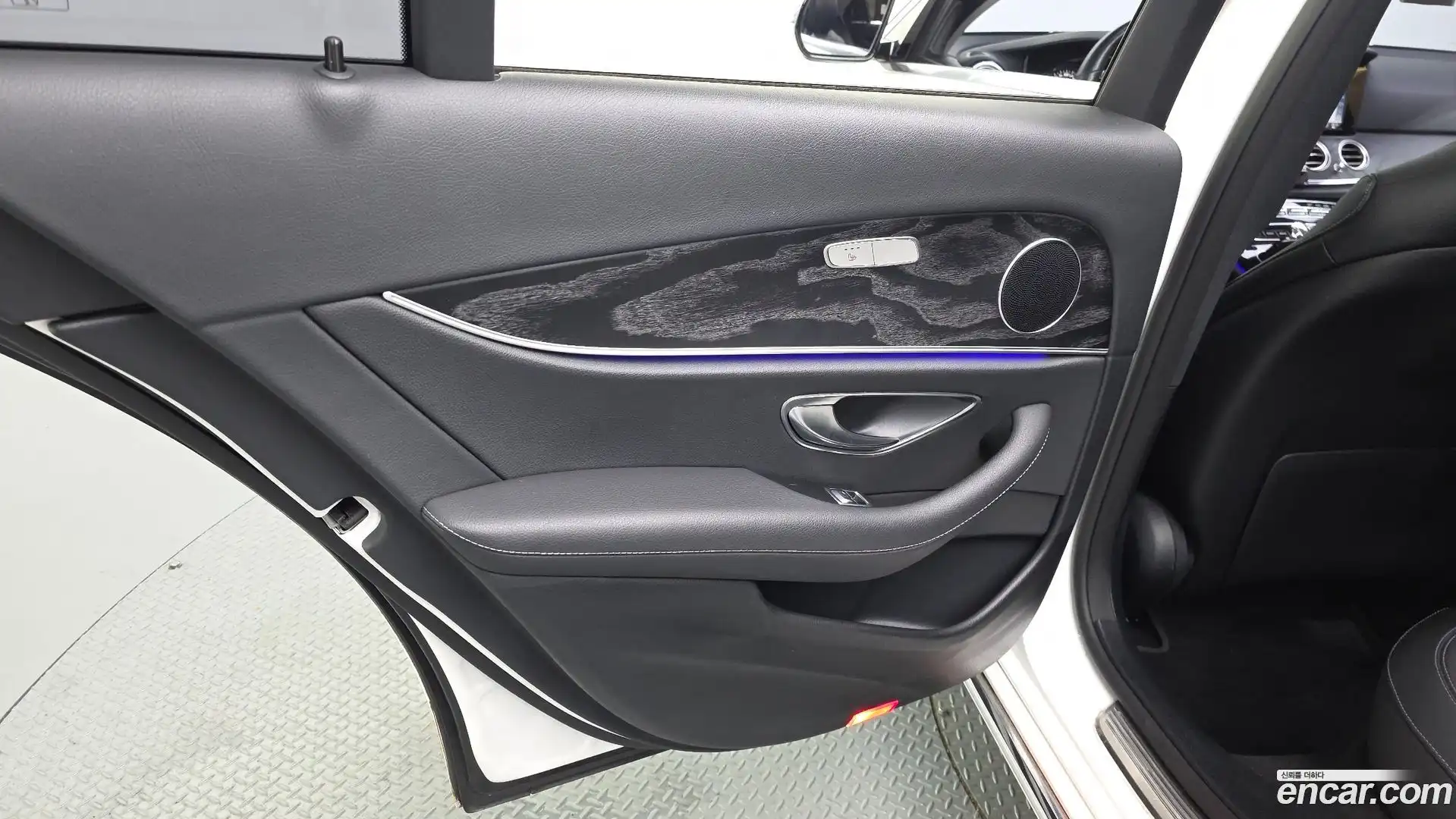 E-Class Mercedes-Benz 2019.0-INNER-035