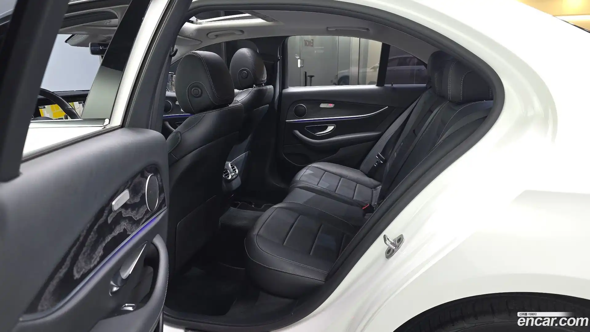 E-Class Mercedes-Benz 2019.0-INNER-036