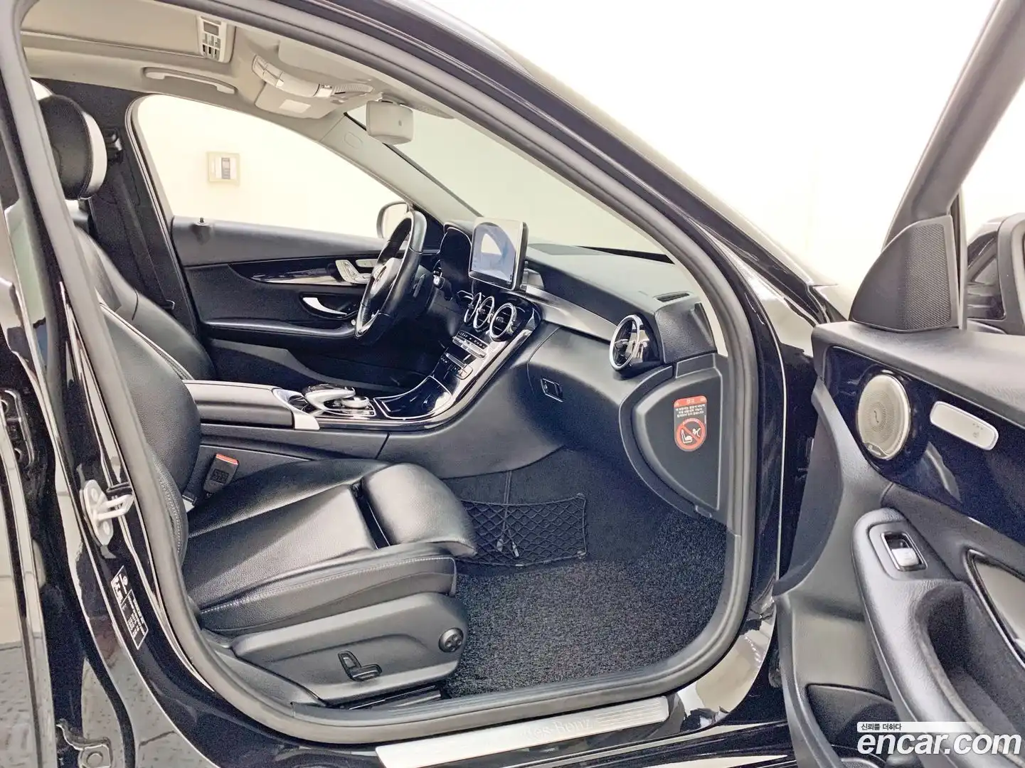 C-Class Mercedes-Benz 2018.3-OPTION-019