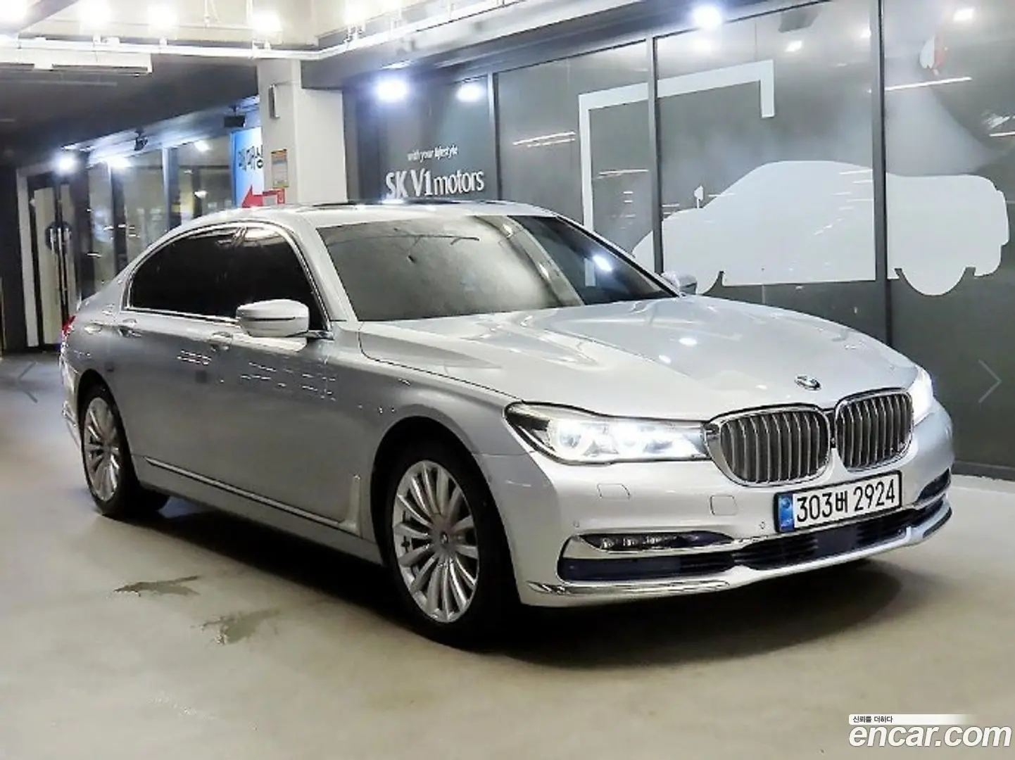 Main__Slider__Photo:7-Series BMW 2016.10-0