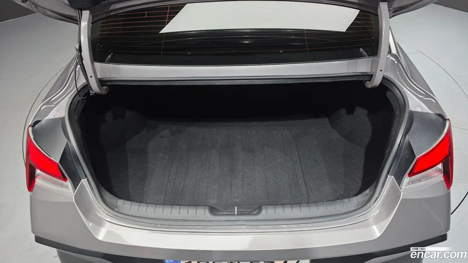 AVANTE Hyundai 2023.10-OPTION-024