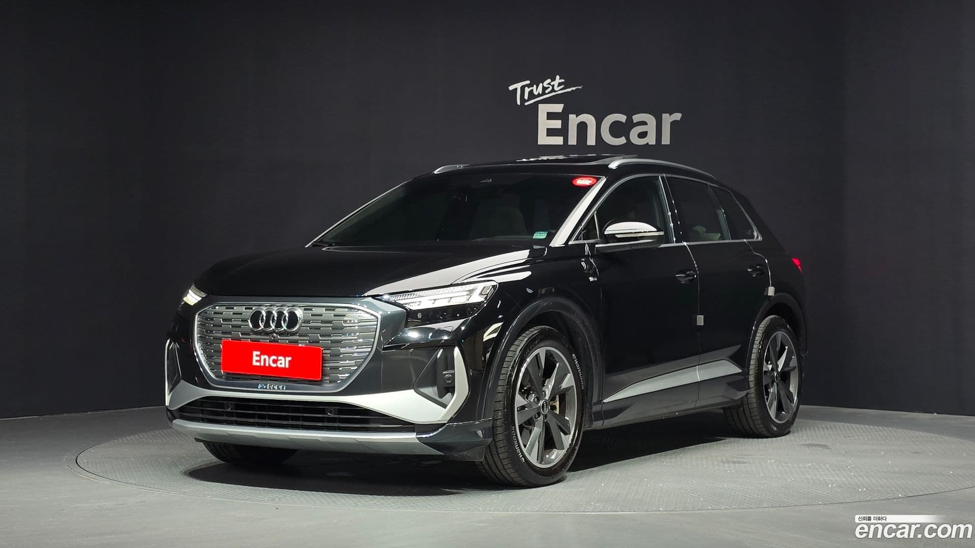 Main__Slider__Photo:Q4 e-tron Audi 2023.11-0