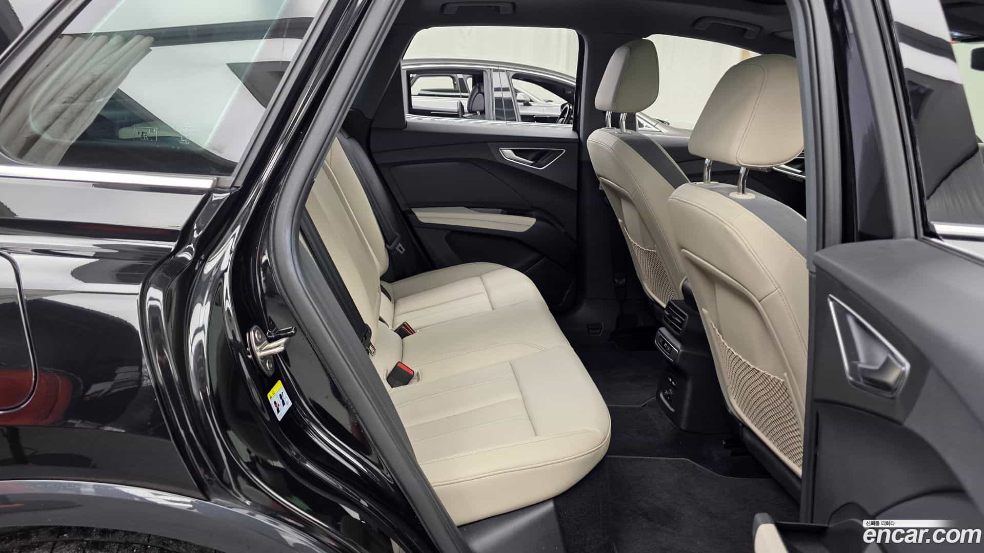 Q4 e-tron Audi 2023.11-OPTION-016