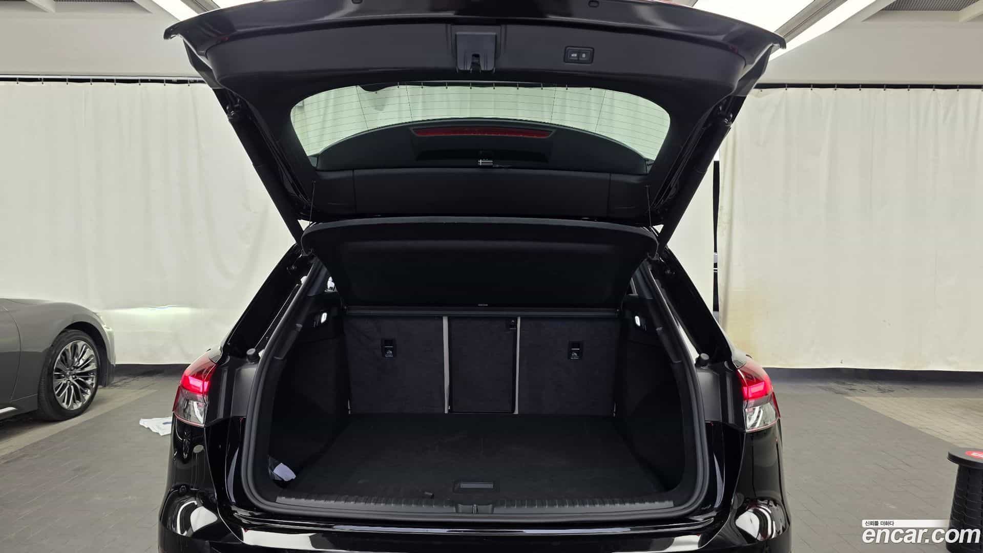 Q4 e-tron Audi 2023.11-OPTION-024