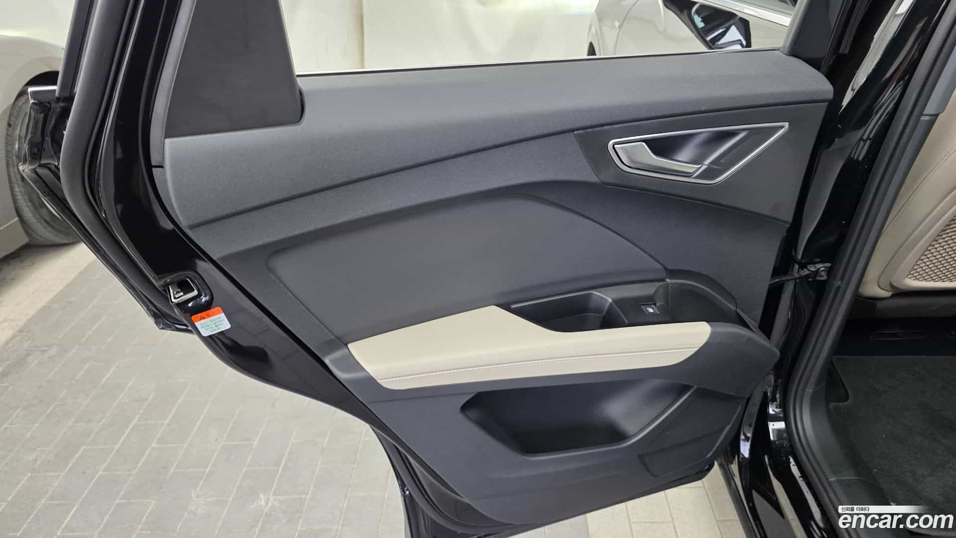 Q4 e-tron Audi 2023.11-INNER-035