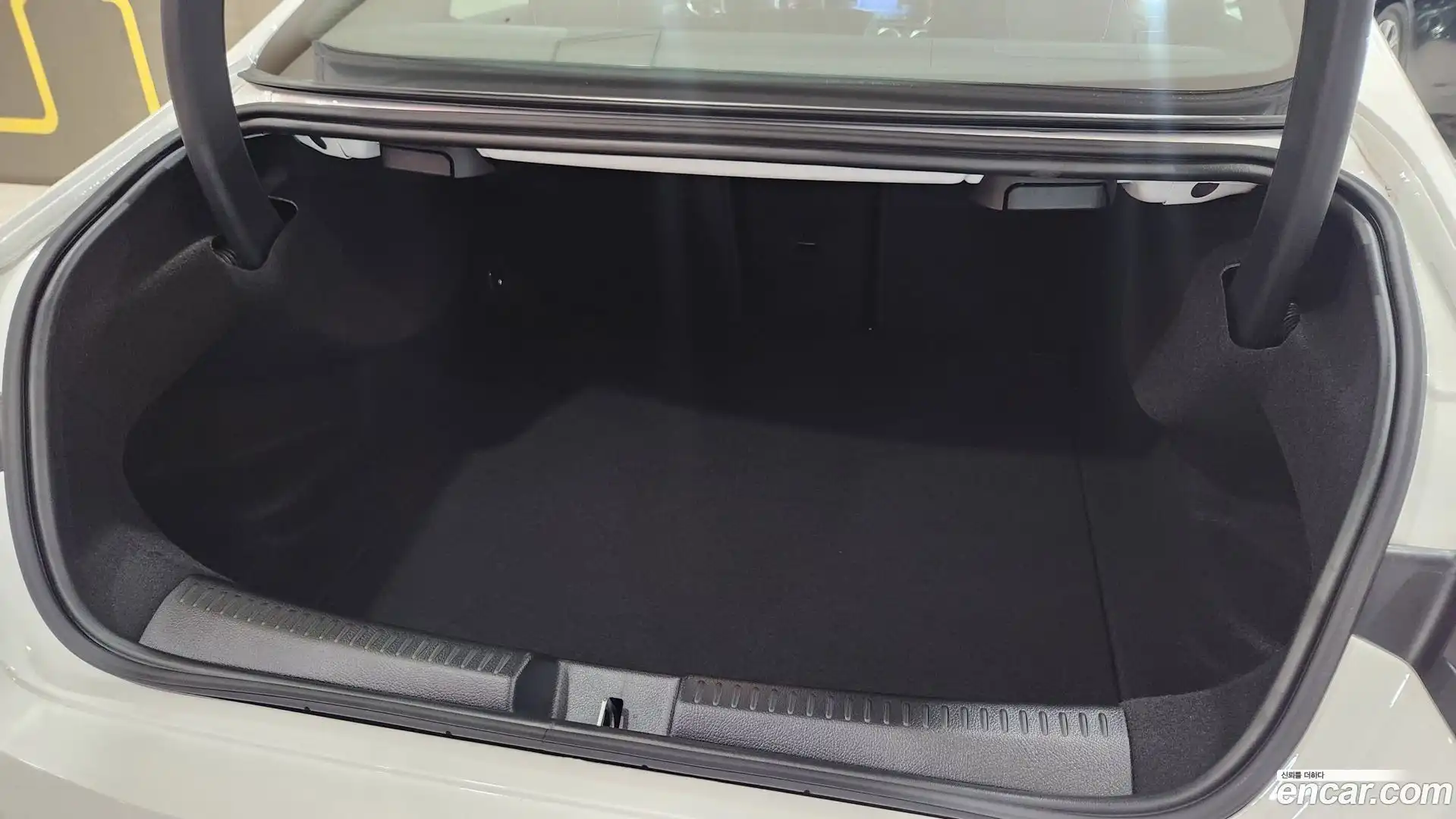 CLA-Class Mercedes-Benz 2025.10-OPTION-021