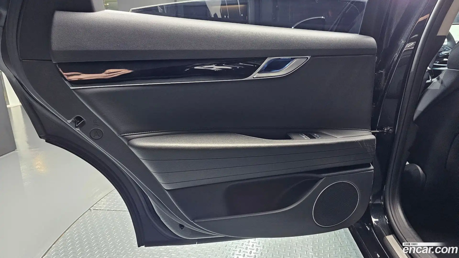 G80 Genesis 2022.1-INNER-035