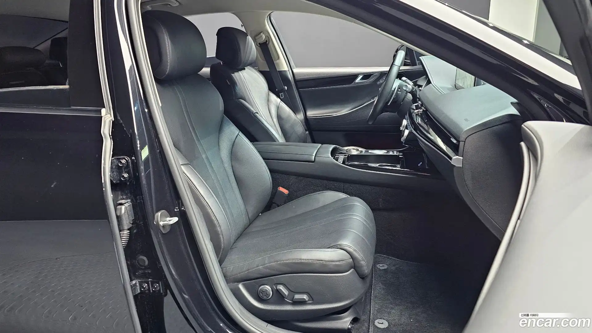 G80 Genesis 2022.1-INNER-036