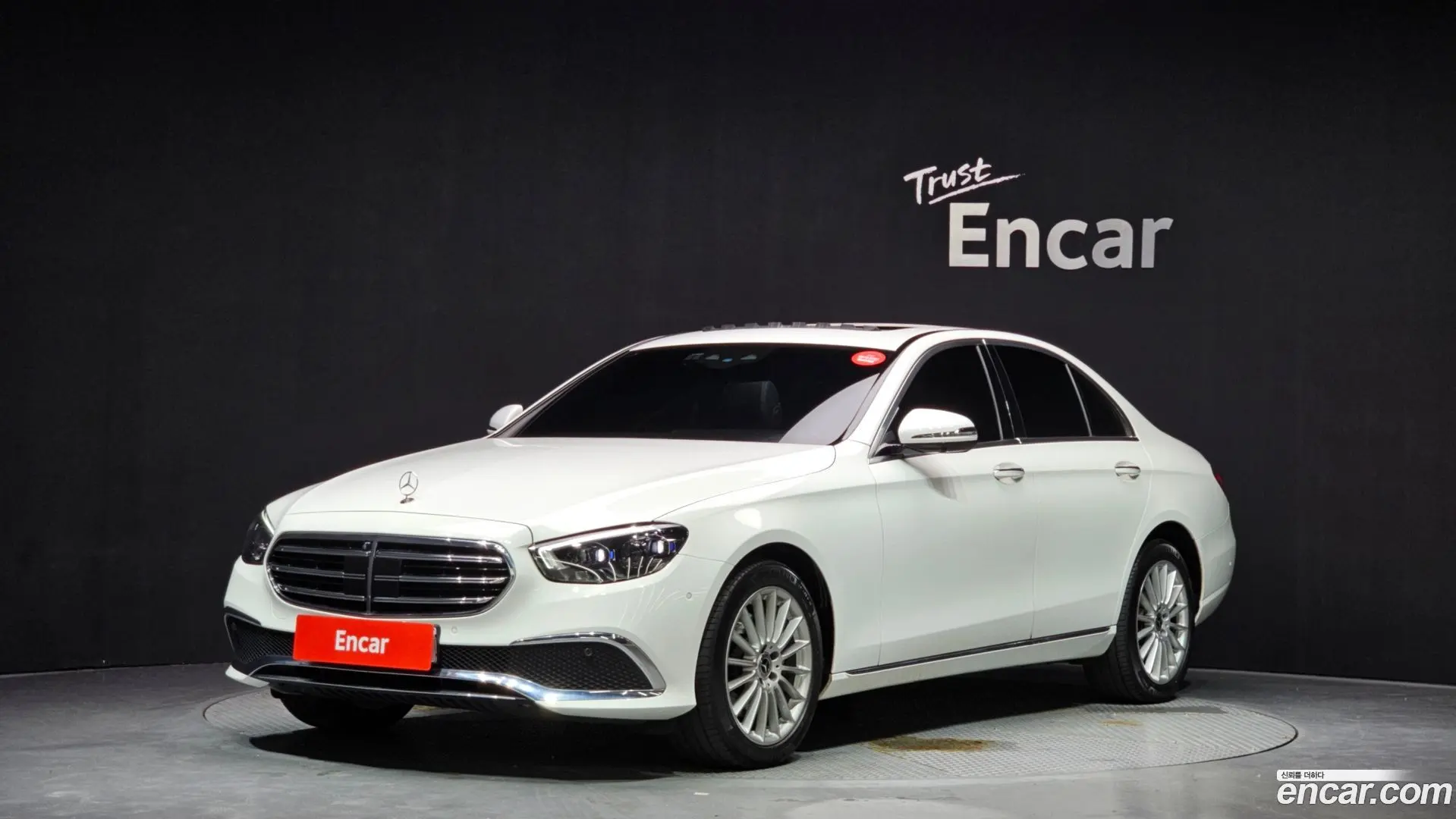 Main__Slider__Photo:E-Class Mercedes-Benz 2023.3-0