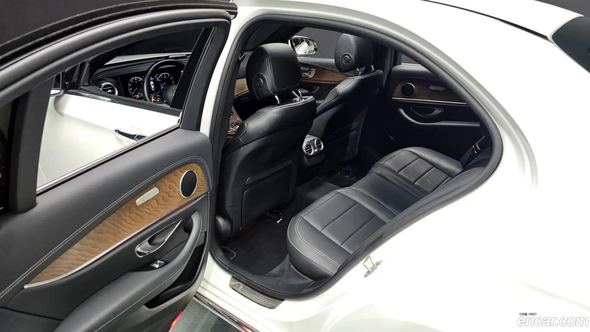 E-Class Mercedes-Benz 2023.3-OPTION-015