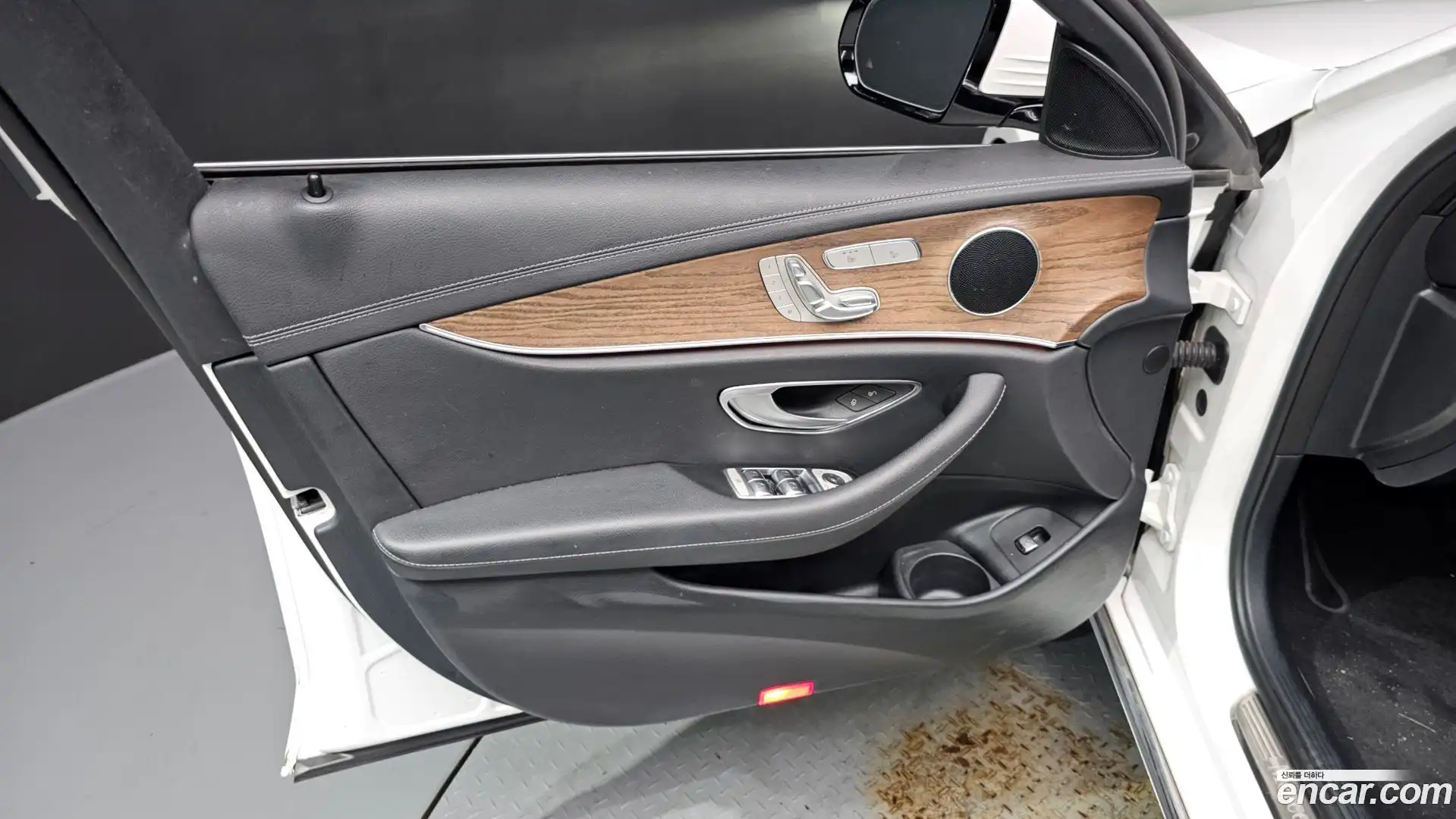 E-Class Mercedes-Benz 2023.3-INNER-034