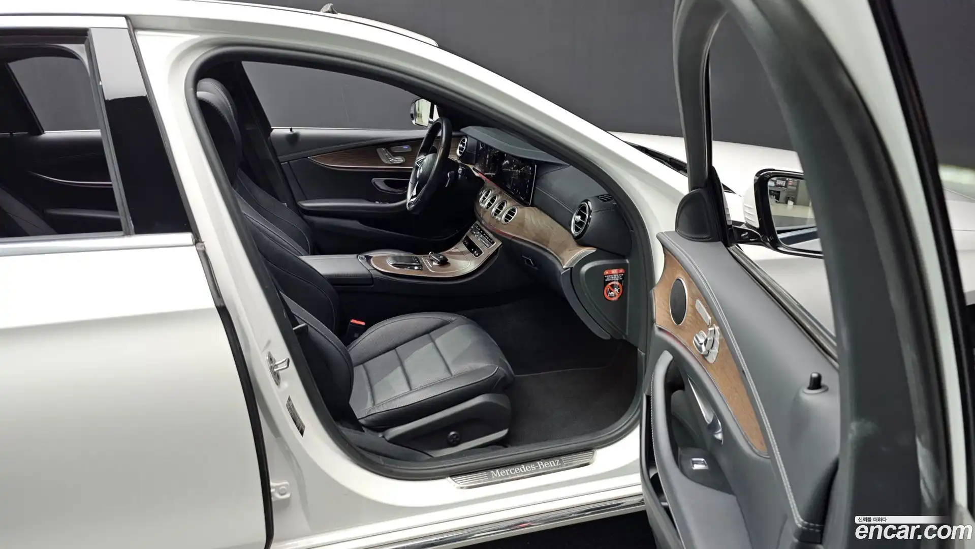 E-Class Mercedes-Benz 2023.3-INNER-036