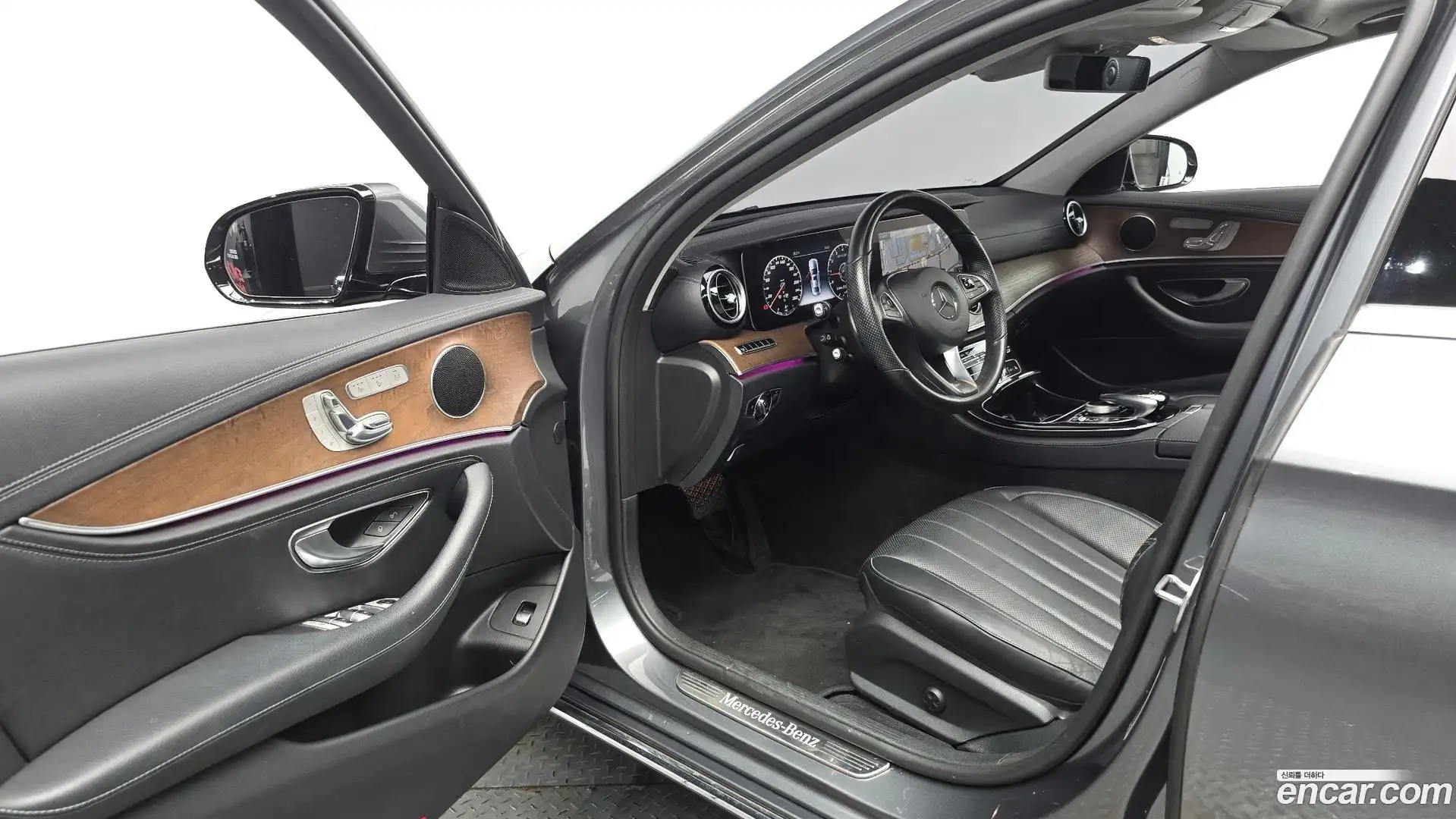 E-Class Mercedes-Benz 2017.2-INNER-010
