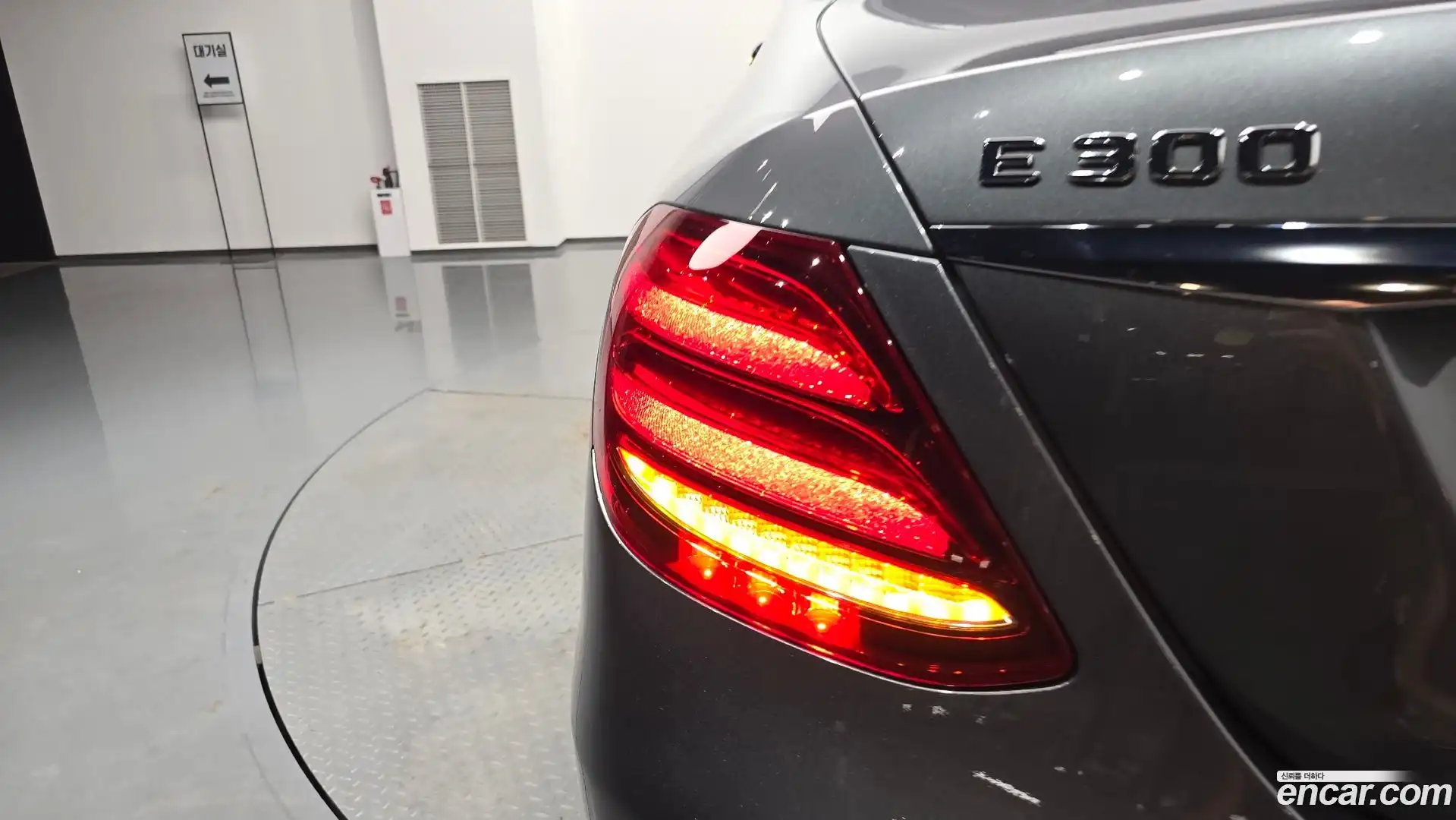 E-Class Mercedes-Benz 2017.2-OUTER-033