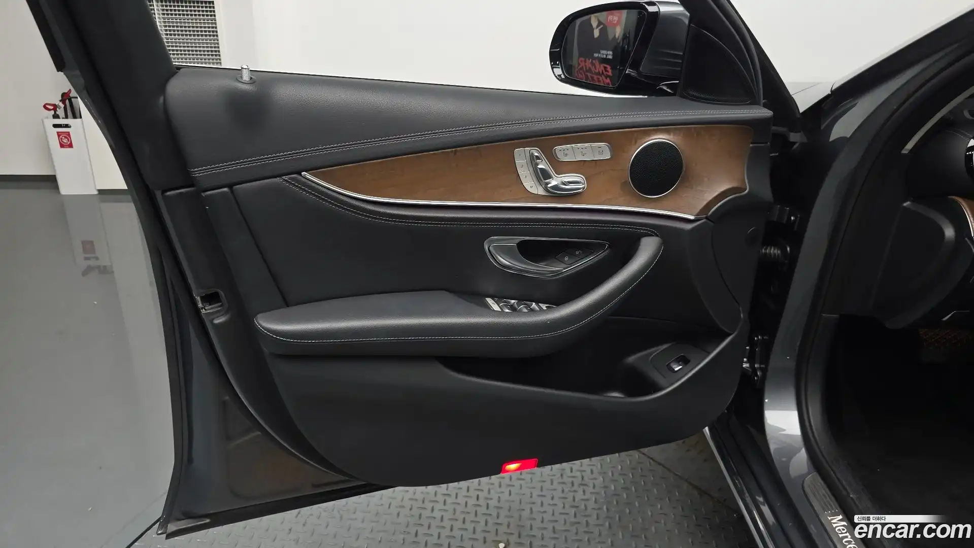 E-Class Mercedes-Benz 2017.2-INNER-034