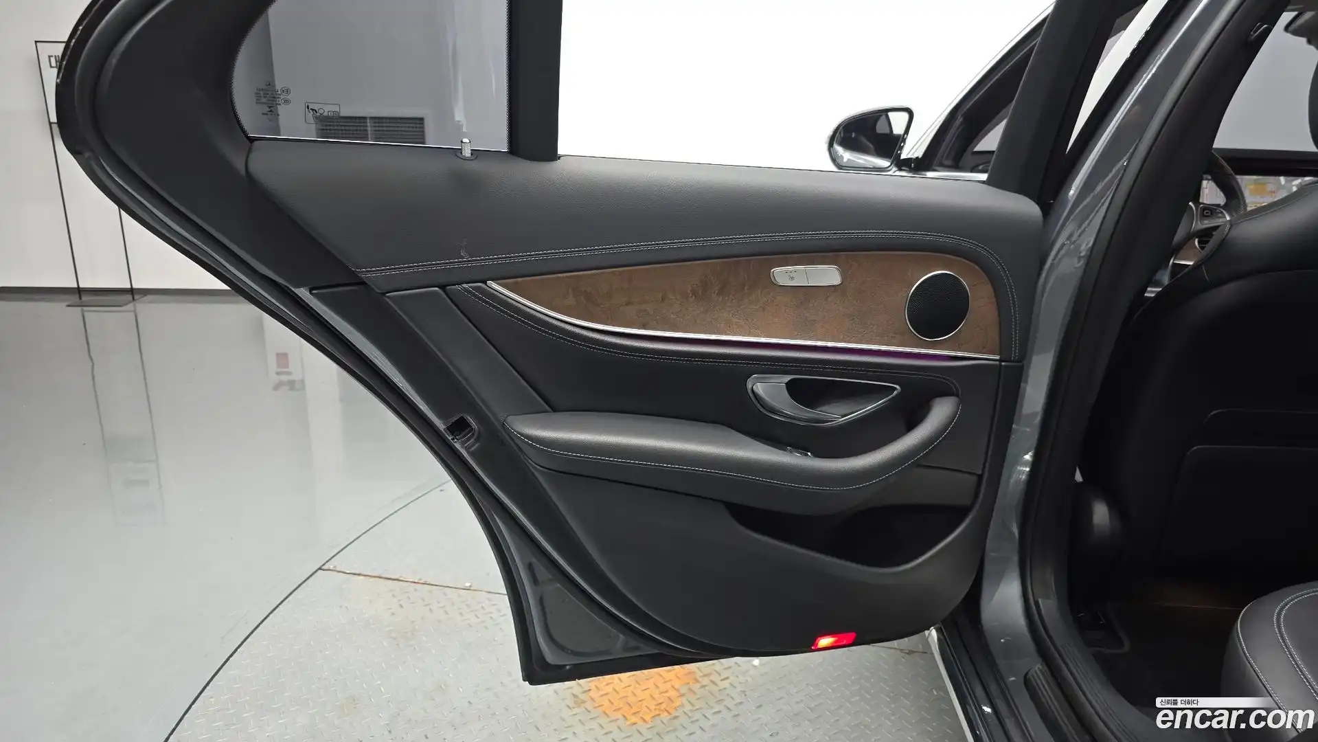 E-Class Mercedes-Benz 2017.2-INNER-035
