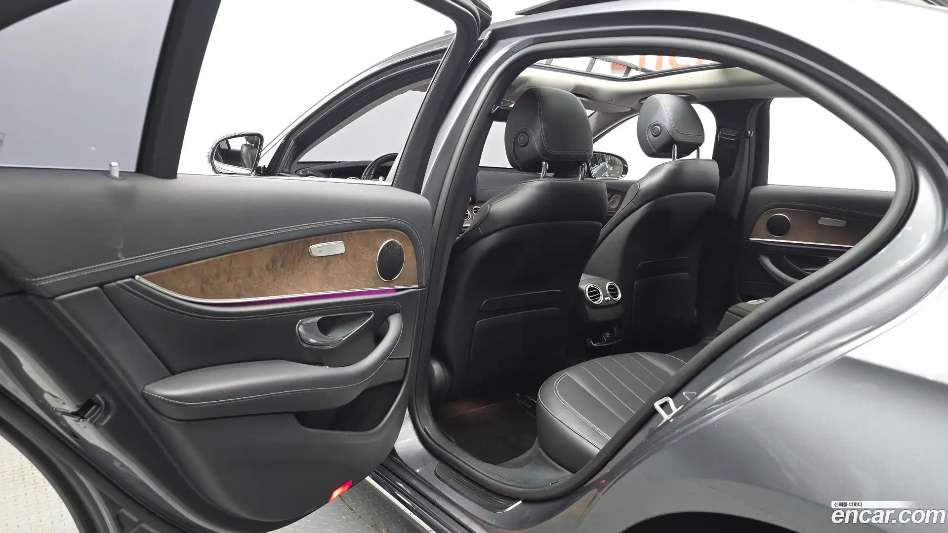 E-Class Mercedes-Benz 2017.2-INNER-036