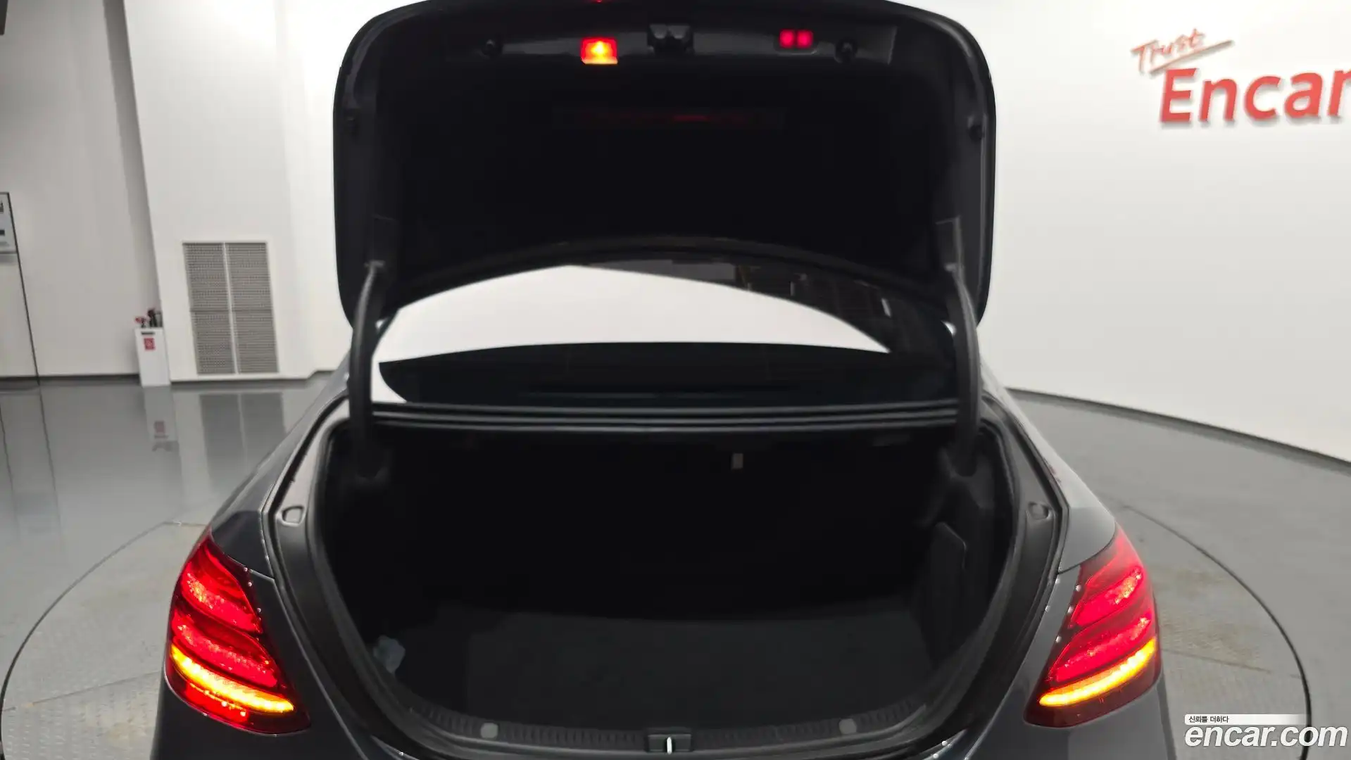 E-Class Mercedes-Benz 2017.2-OPTION-046