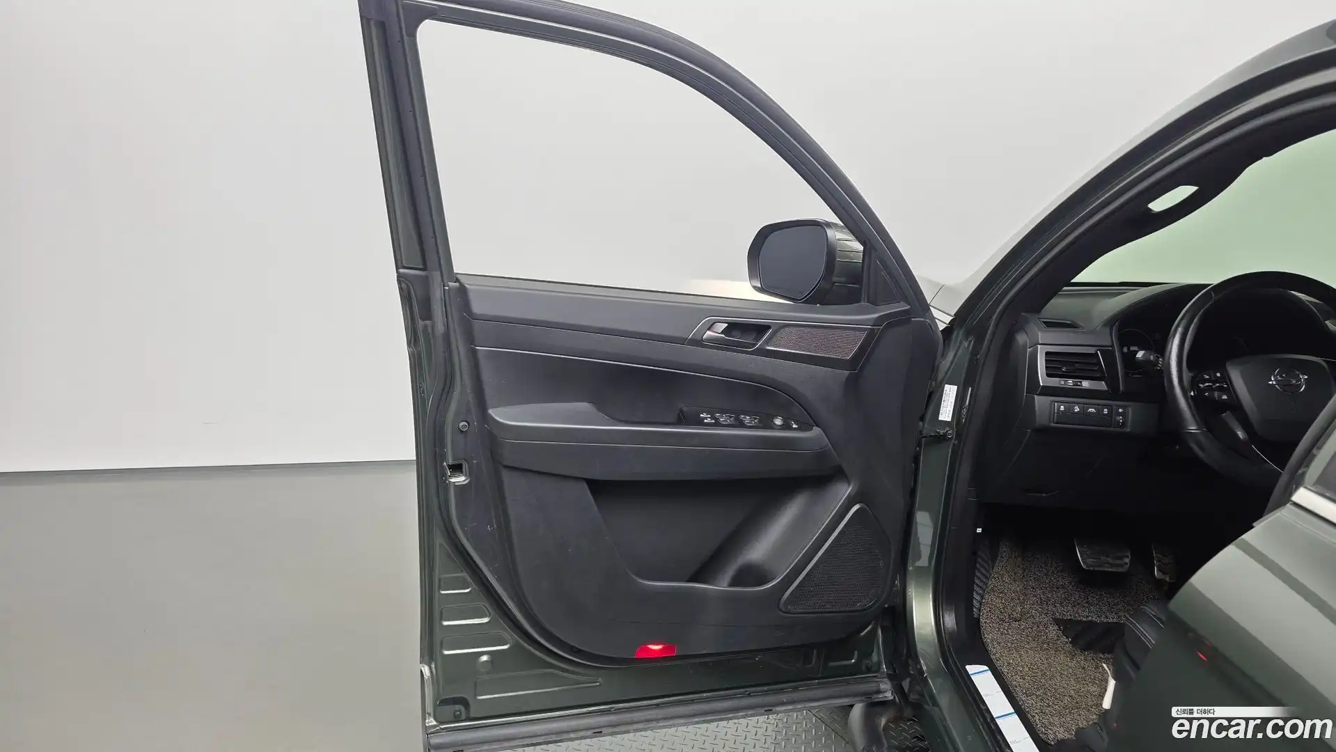 Rexton KG Mobility 2022.2-INNER-034
