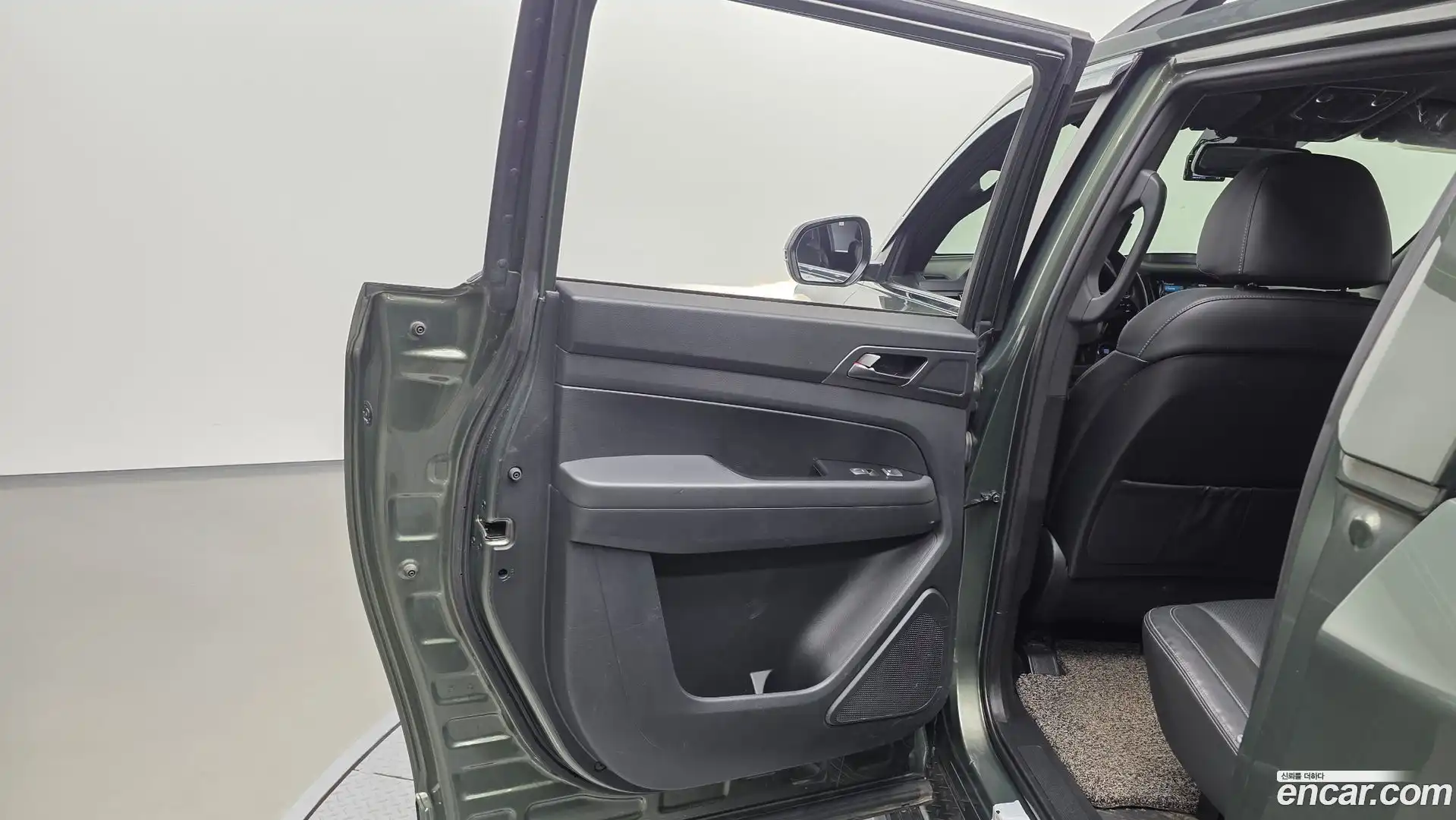 Rexton KG Mobility 2022.2-INNER-035