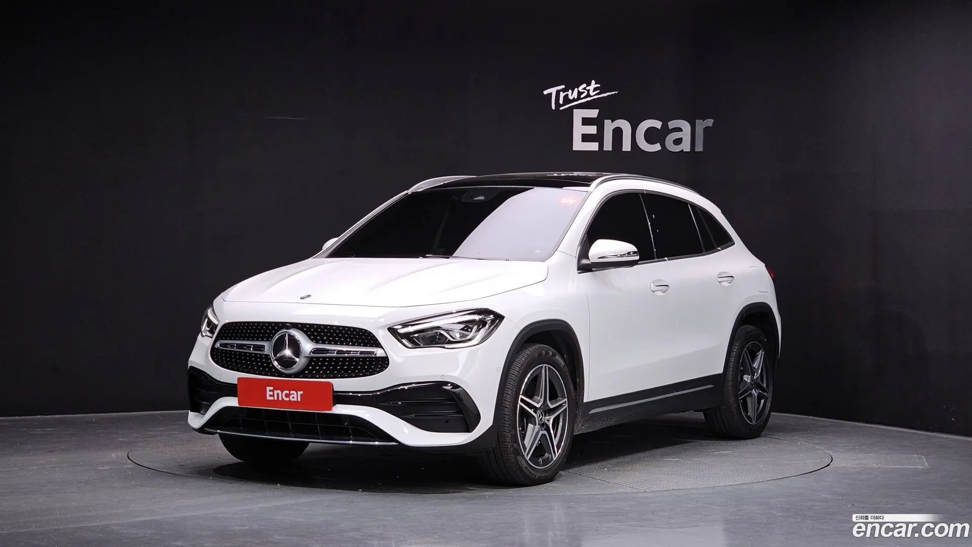 Main__Slider__Photo:GLA-Class Mercedes-Benz 2020.8-0