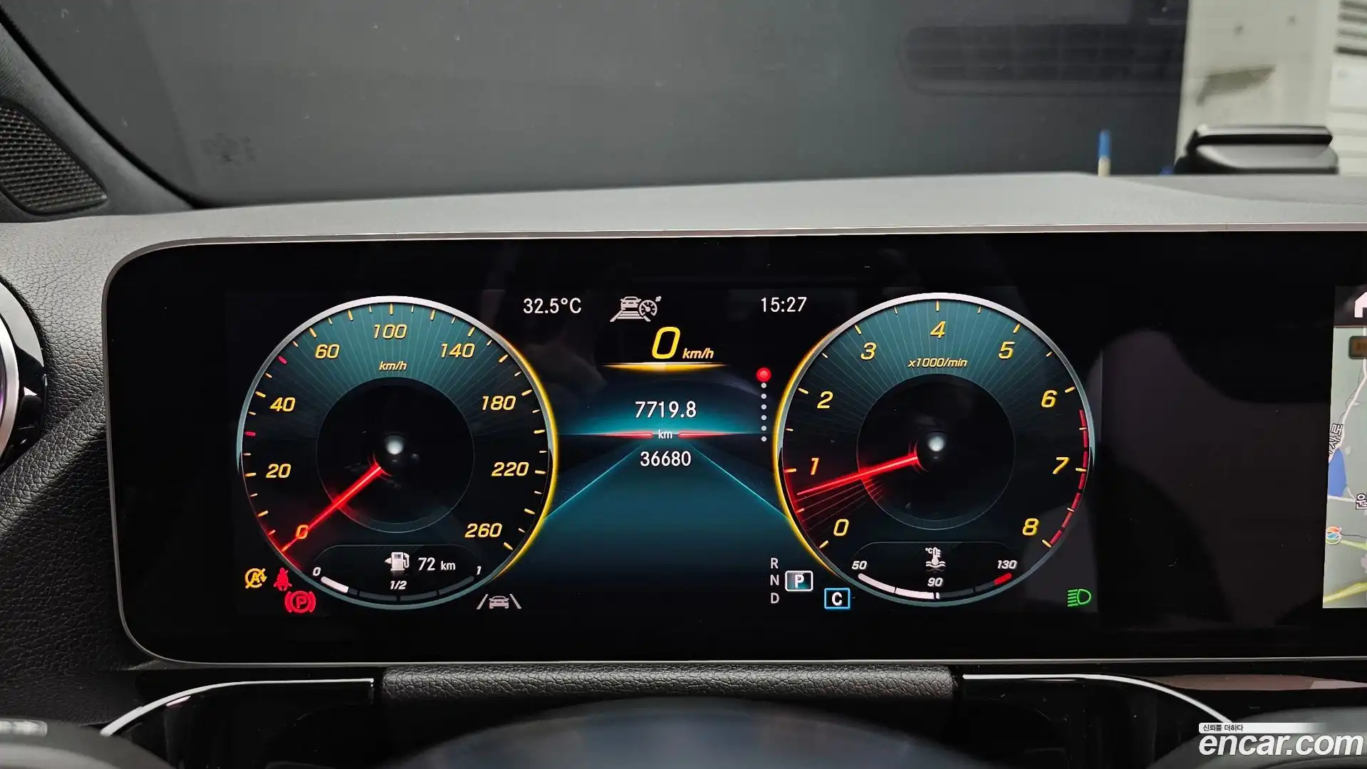 GLA-Class Mercedes-Benz 2020.8-INNER-008