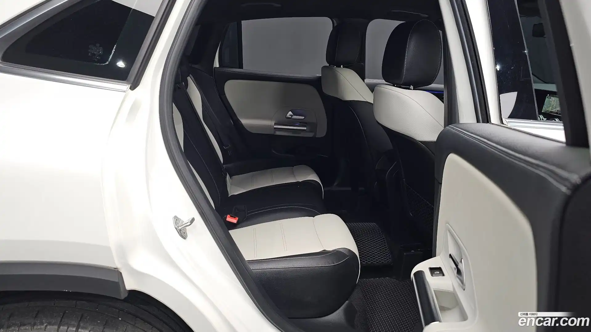 GLA-Class Mercedes-Benz 2020.8-OPTION-015