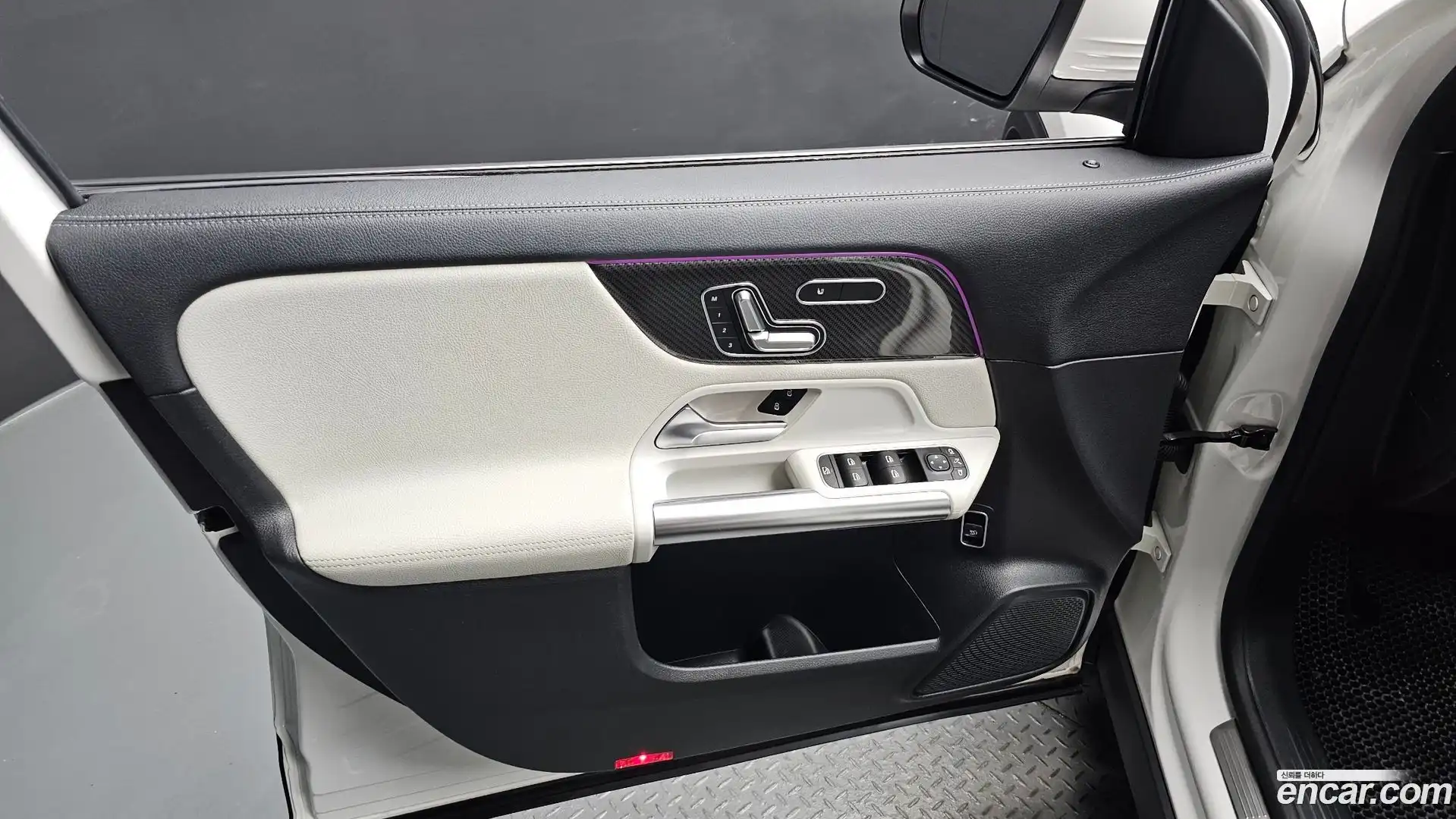 GLA-Class Mercedes-Benz 2020.8-INNER-034