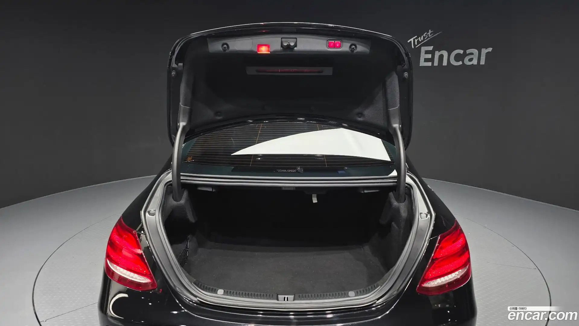 E-Class Mercedes-Benz 2017.5-OPTION-024