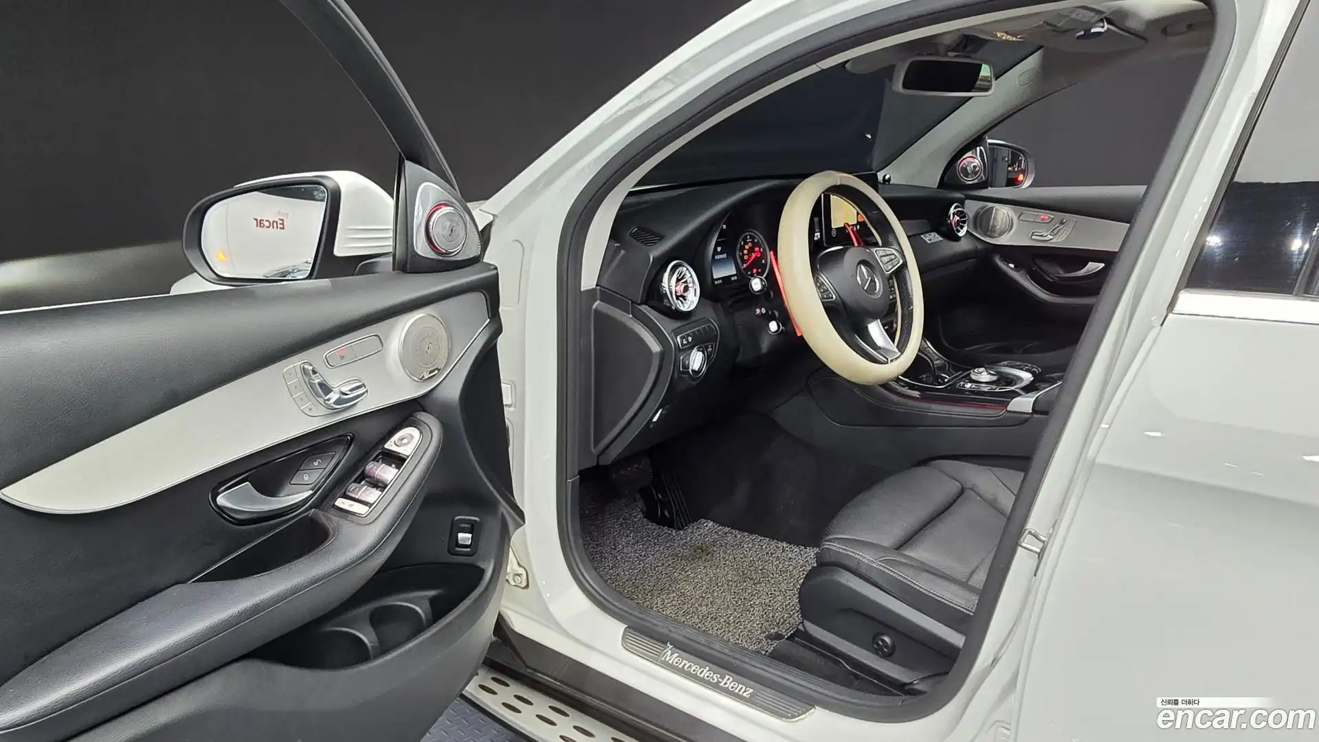 GLC-Class Mercedes-Benz 2017.5-INNER-010