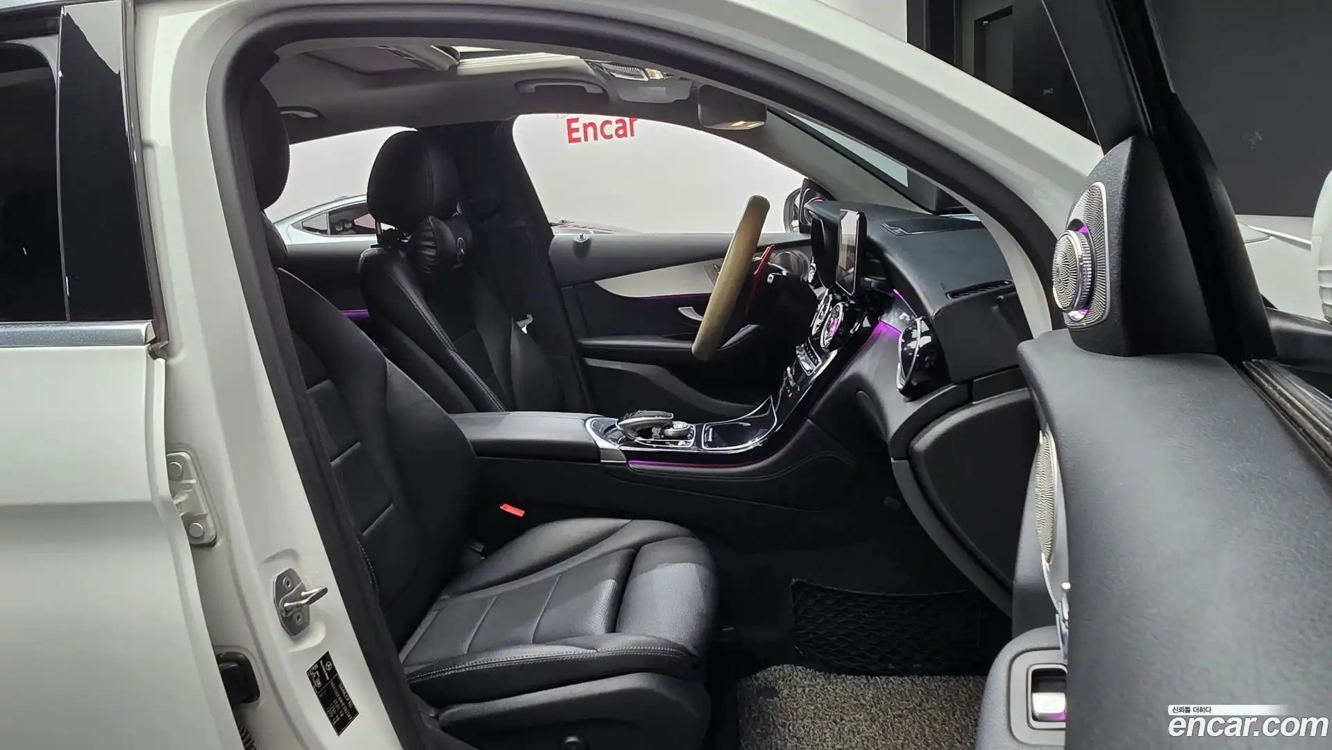 GLC-Class Mercedes-Benz 2017.5-OPTION-015