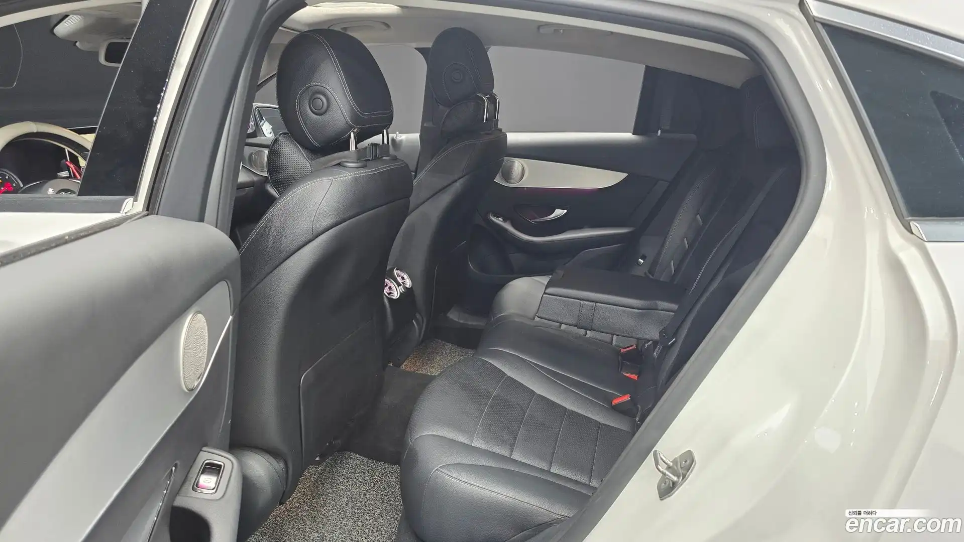 GLC-Class Mercedes-Benz 2017.5-OPTION-016