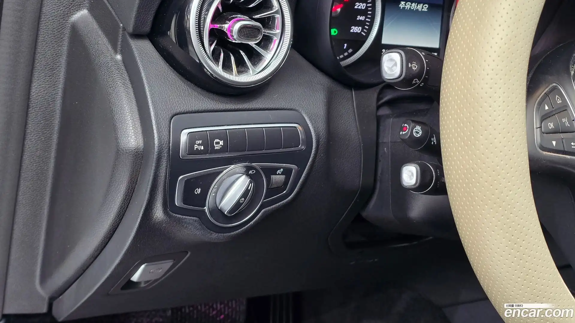 GLC-Class Mercedes-Benz 2017.5-OPTION-018
